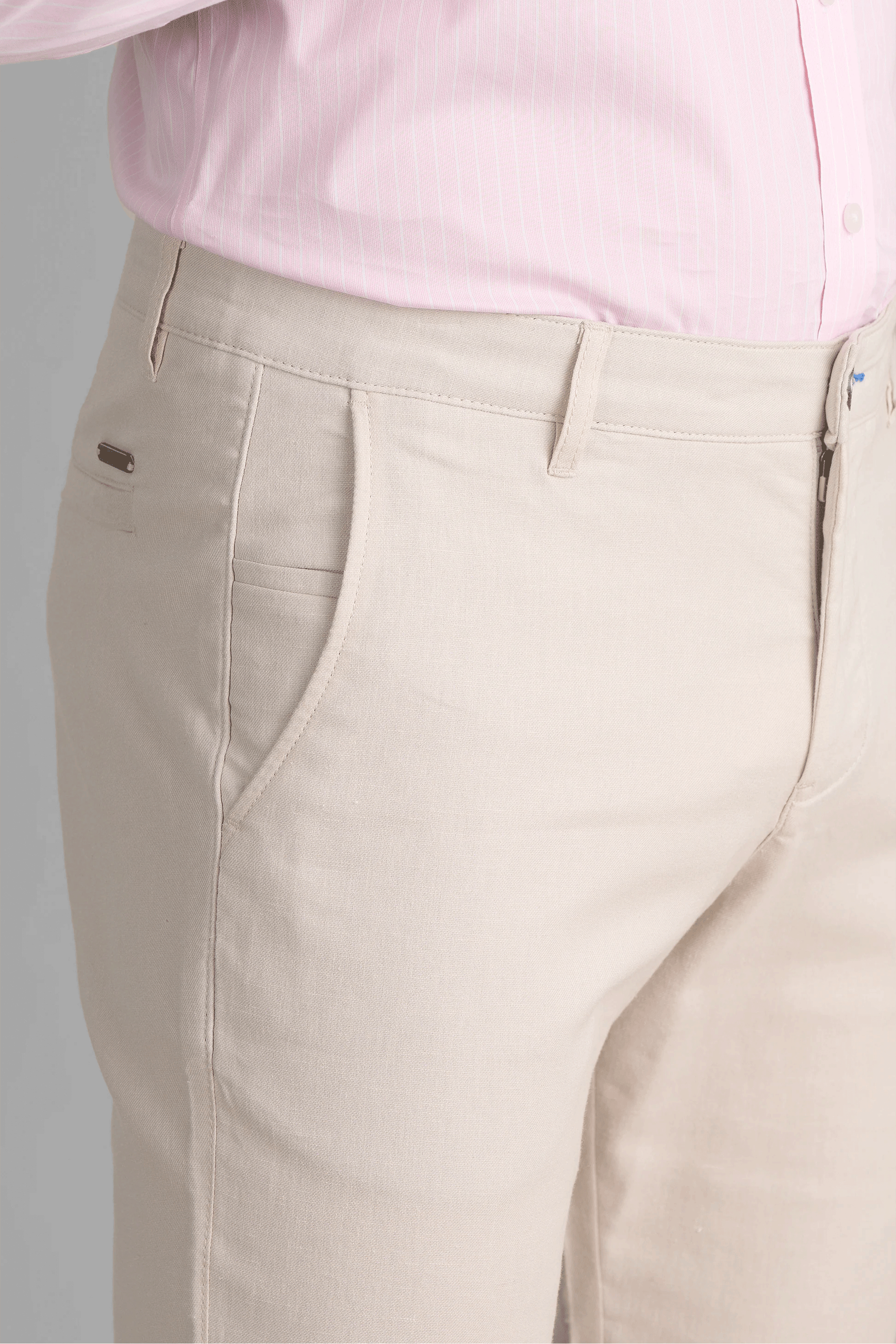 Close-up of Twillory’s Performance Linen fabric in Bone, showing the breathable off-white linen texture and reinforced stitching. Key technical features include the non-slip shirt-gripping waistband and a moisture-wicking, non-iron 4-way stretch material.