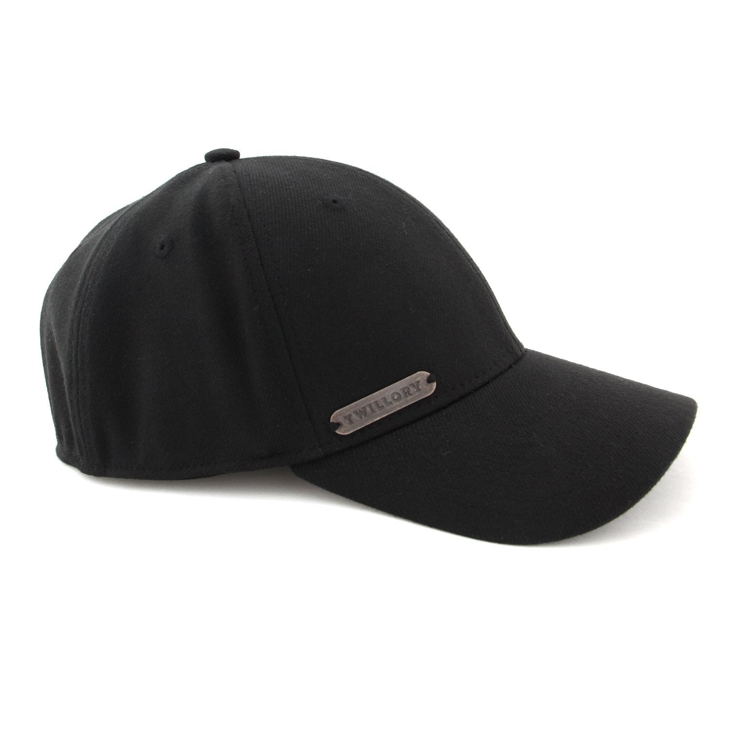 The Twillory Twill Cap in black (M-L) features a curved brim, smooth fabric, and a sleek metallic nameplate. Its simple design balances comfort with sophistication.